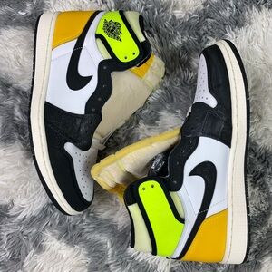 Jordan 1 Retro High OG Volt Size 10 BRAND NEW  555088-118